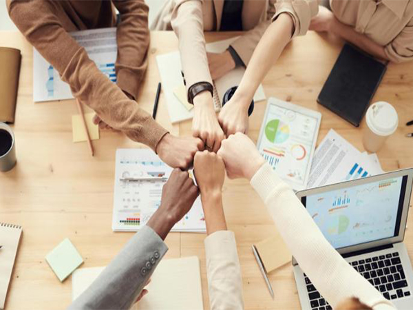 Proporcionar a los clientes globales soluciones integrales de materiales para envolventes de edificios Proporcionar a los clientes globales soluciones integrales de materiales para envolventes de edificios
